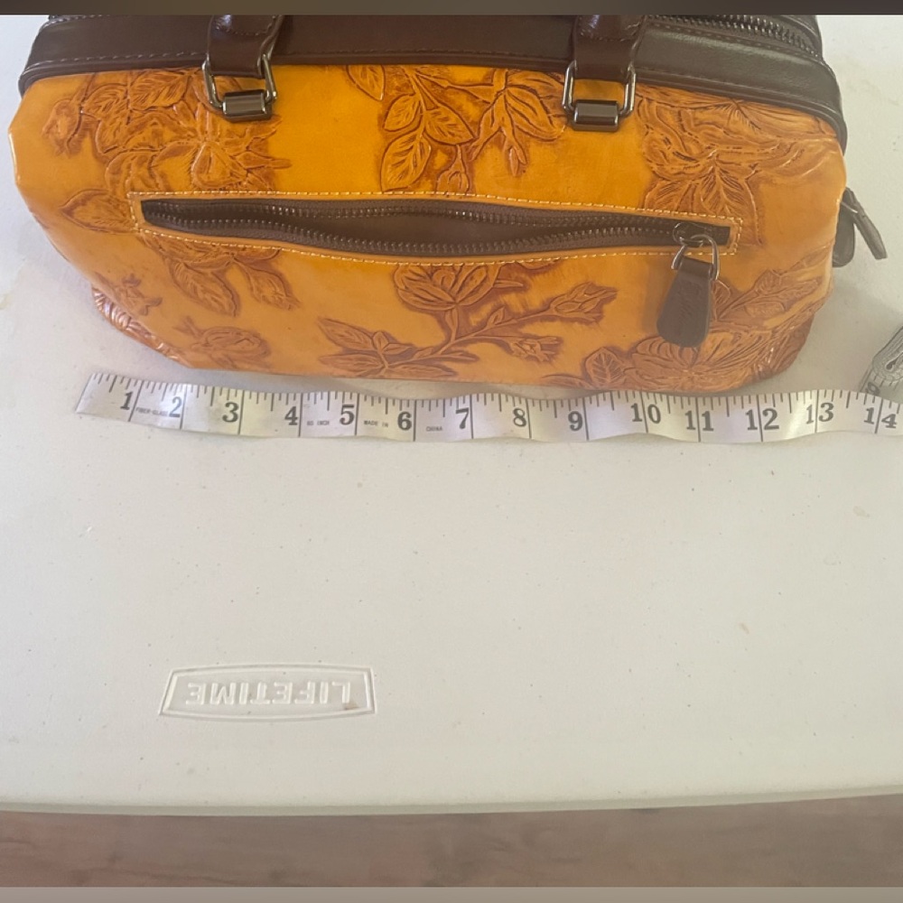 elegant looking Doctor style handbag, medium size in orange brown color